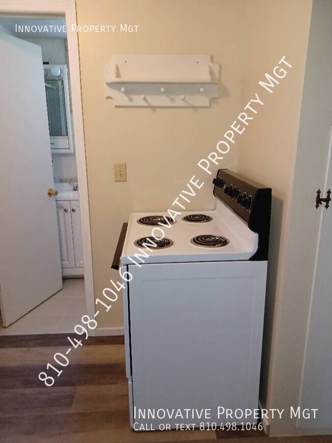 Building Photo - 5181 1/2 N. Elms-#1