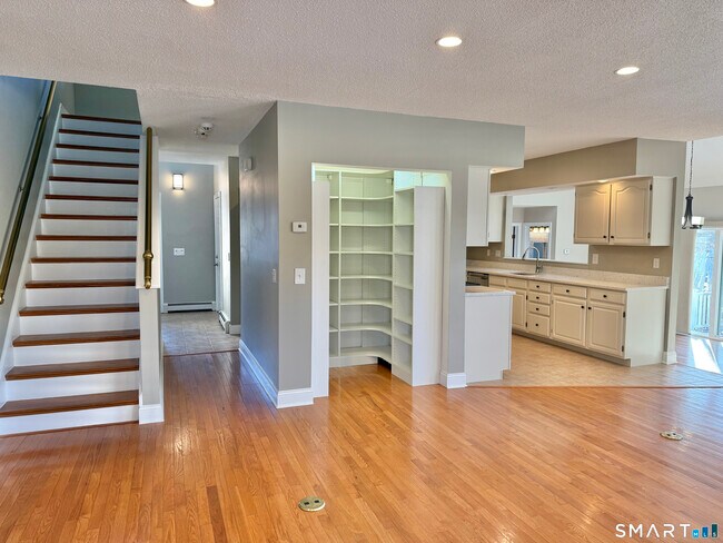 Building Photo - 94 Waldron Dr