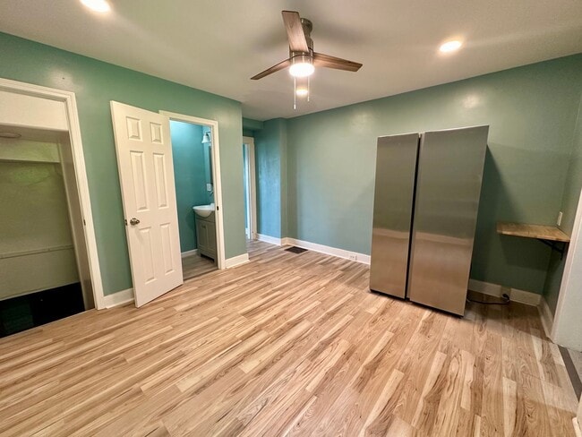 Building Photo - 929 Clarissa St