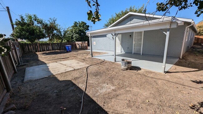 Building Photo - Remodeled 3 Bedroom 2 Bath Home