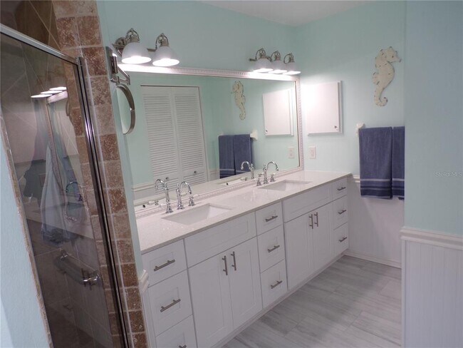 Building Photo - 15624 Hennipen Cir