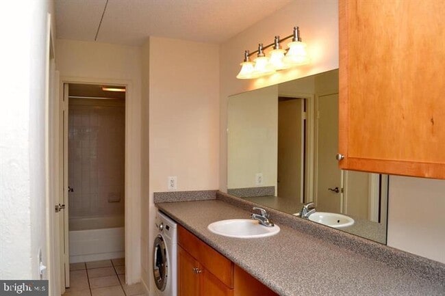 Building Photo - 75 S Reynolds St