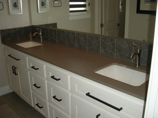 Building Photo - Fully Furnished or Unfurnished Four Bedroo...