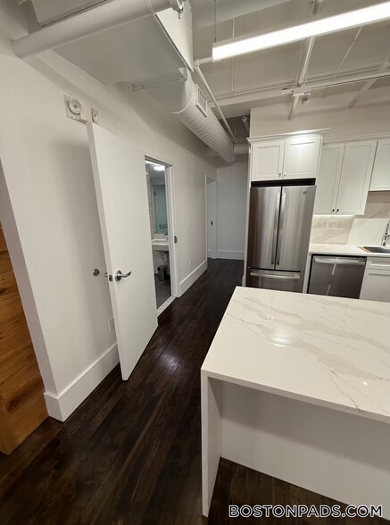 Building Photo - 190 High St