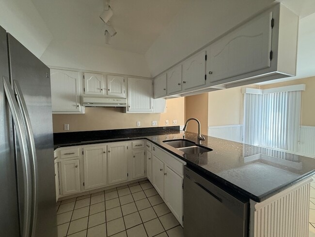 Building Photo - 2851 Garden Dr