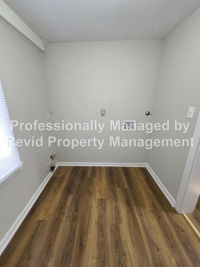 Building Photo - 1419 Depass Rd