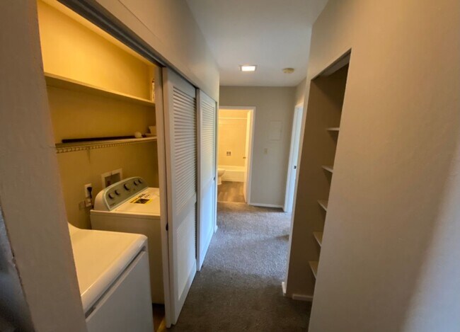 Building Photo - Williams