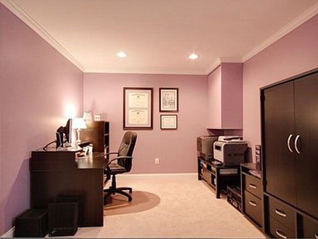 Building Photo - Spacious home with 5 bedrooms and 3 full b...