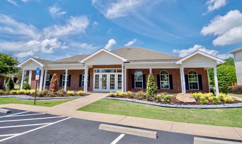 Building Photo - 3390 N Lumpkin Rd