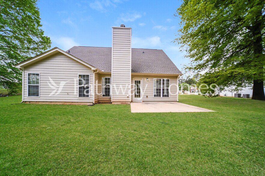 Building Photo - 229 Deodar Ln