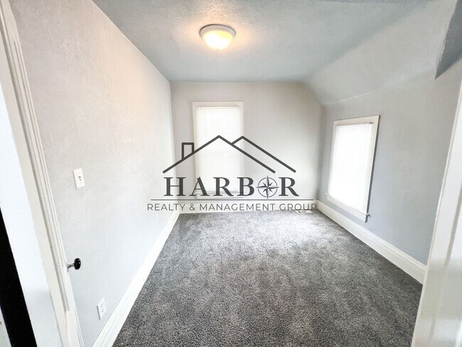 Building Photo - 527 Boone St