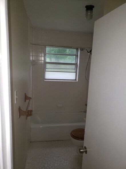 Building Photo - 418 Thacker Loop