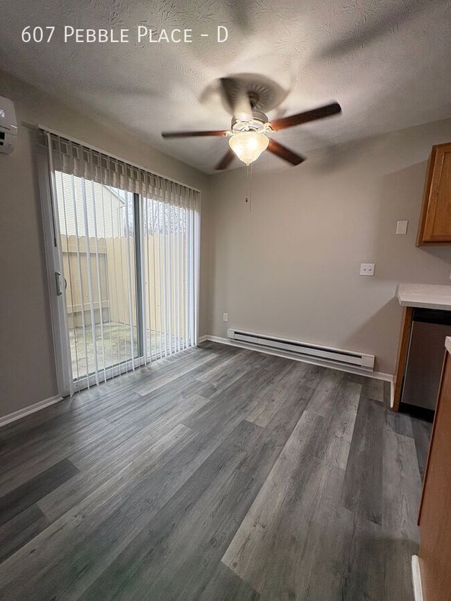 Building Photo - 607 Pebble Pl Dr