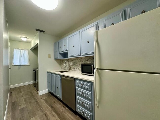 Building Photo - 10875 NW 29th Manor