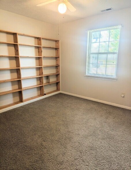 Building Photo - 278 Longfellow Ln