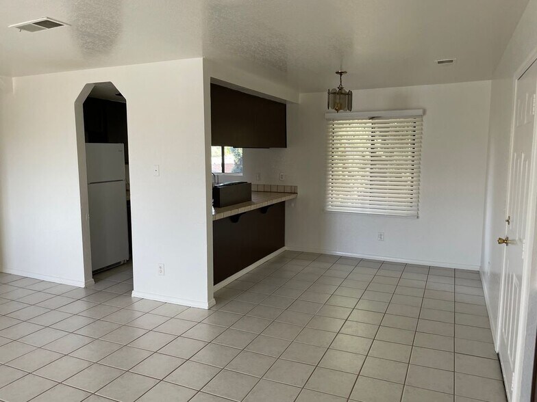 Building Photo - 6851 Amherst St