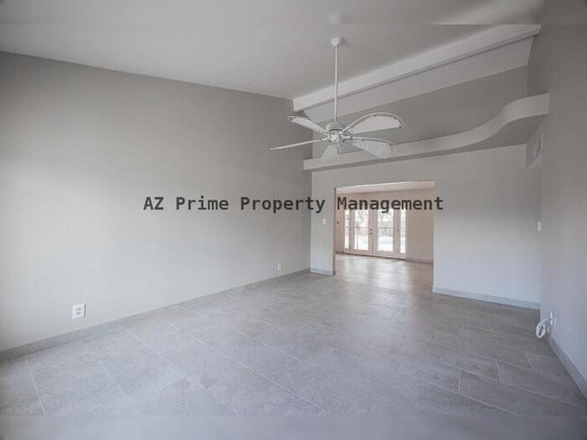 Building Photo - 542 W Pampa Ave