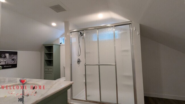 Building Photo - 4 bedroom home with air conditioning - Great location!!!  HUGE basement for your man cave or she ...