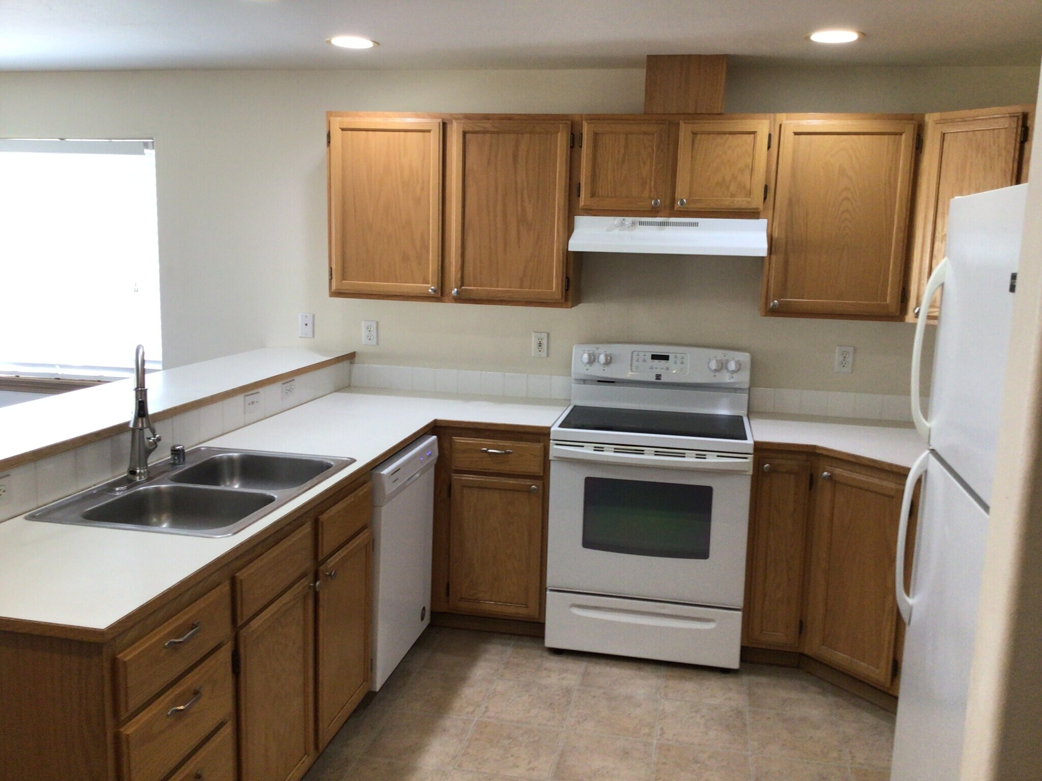 Building Photo - 19403 Valley View Dr