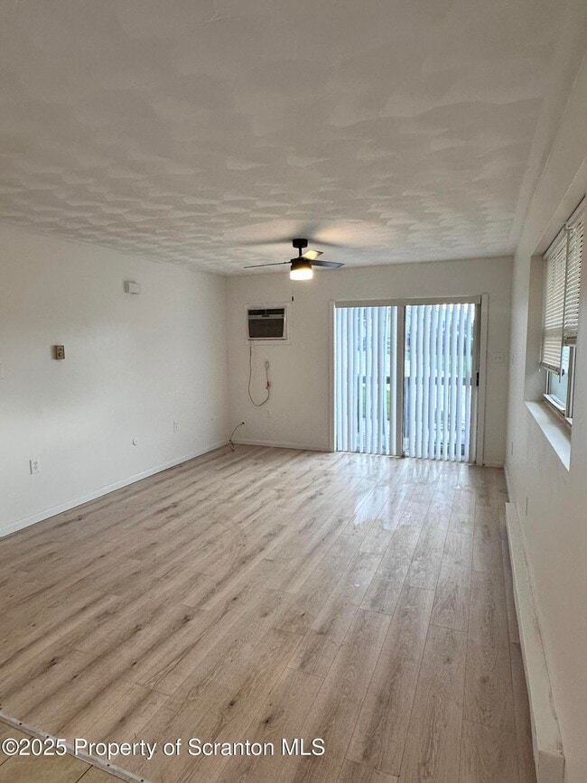 Building Photo - 1215 Lori Dr