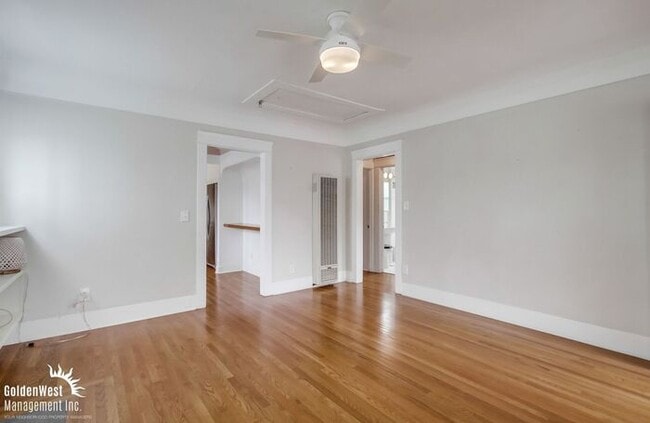 Building Photo - Charming 3Bdm 2Ba Home Located in the Norm...
