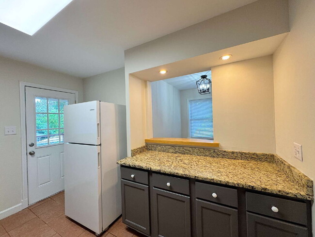 Building Photo - Charming 3 Bedroom Home in Raleigh!