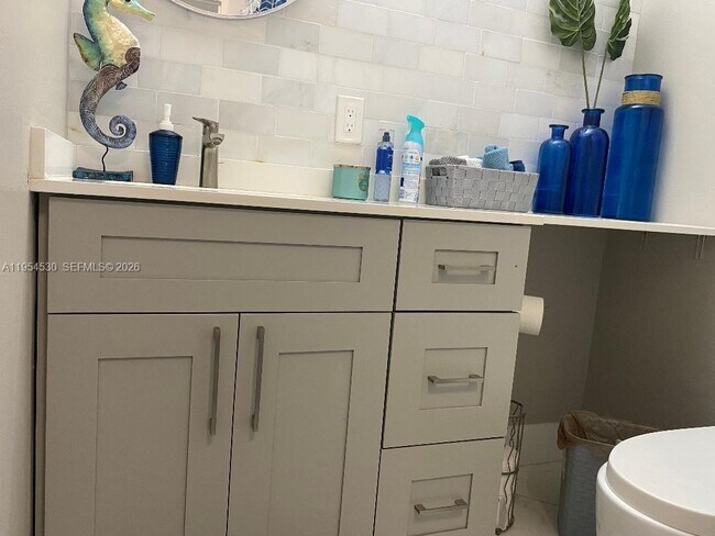 Building Photo - 100 Waterway Dr S