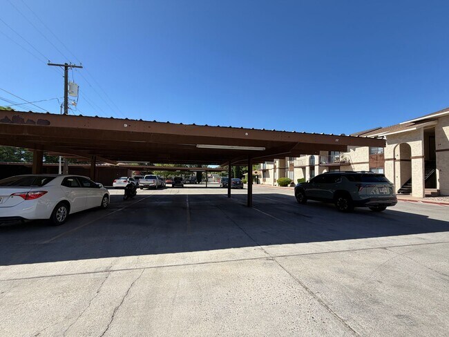 Building Photo - REMODELED TWO BEDROOM IN DOWTOWN!