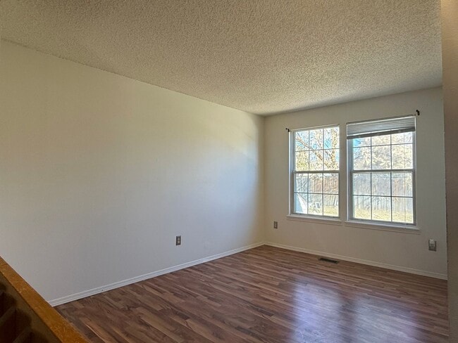 Building Photo - Open Tri-Level Townhome With Tons Of Space...