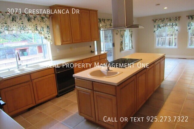 Building Photo - 3071 Crestablanca Dr