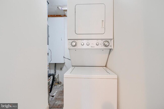 Building Photo - 1138 W Lombard St