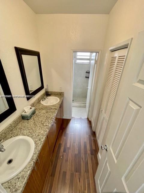 Building Photo - 9173 Fontainebleau Blvd