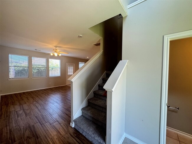 Building Photo - 5711 Vinemont Ln
