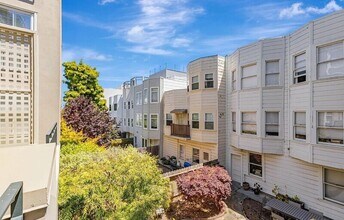 Building Photo - 1734 Bay St