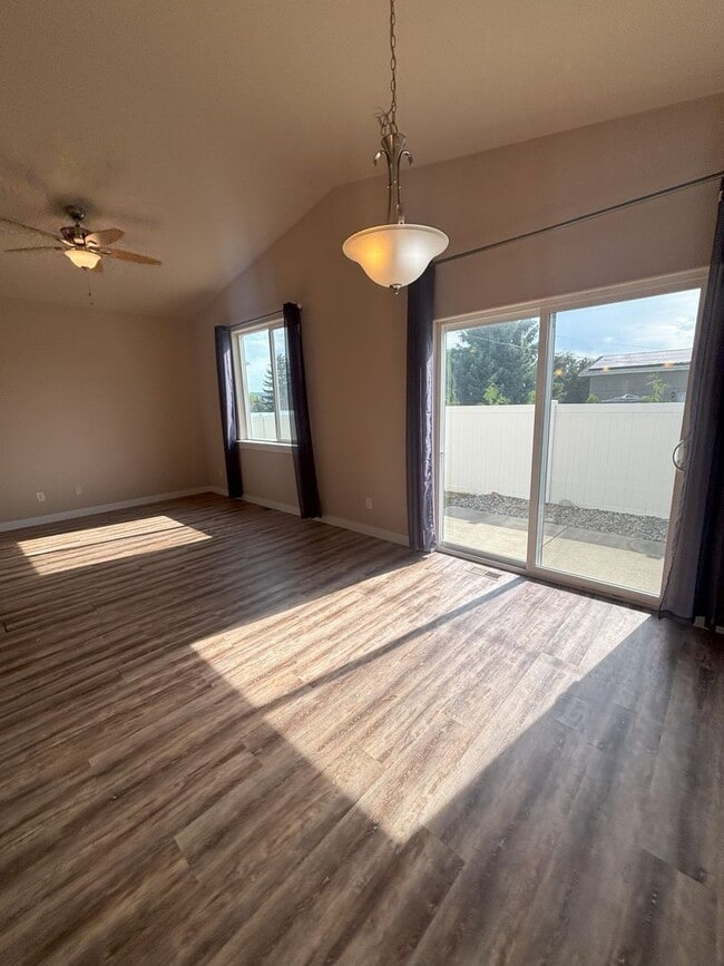 Building Photo - Beautifully Maintained 3-Bed, 2-Bath Home ...