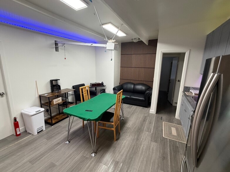 Building Photo - 4123 Keystone Ave