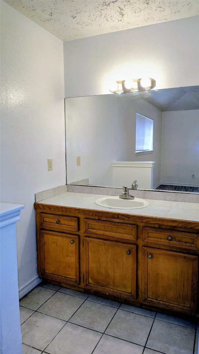 Building Photo - 10150 Valley Club Dr