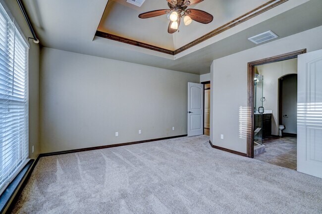 Building Photo - 812 Ryan Rd