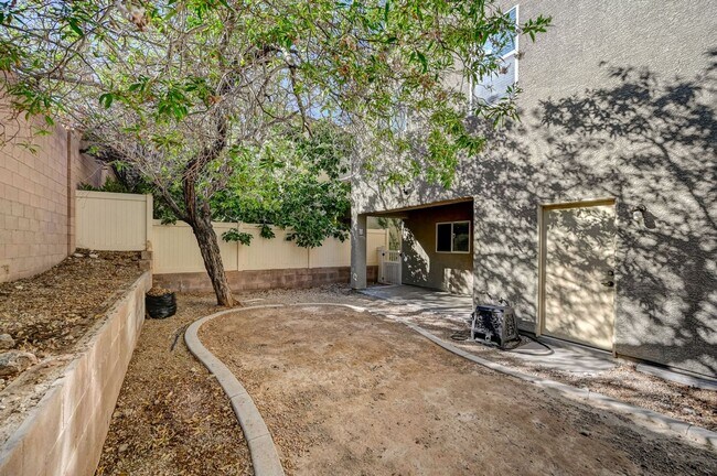 Building Photo - Stunning Northwest three bedroom w/ a loft!