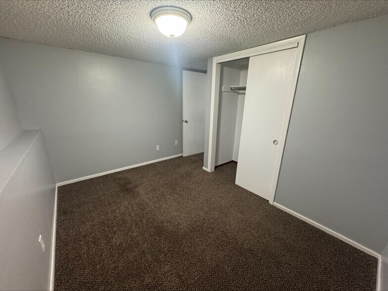 garden level 3rd bedroom - 5879 S Oak St
