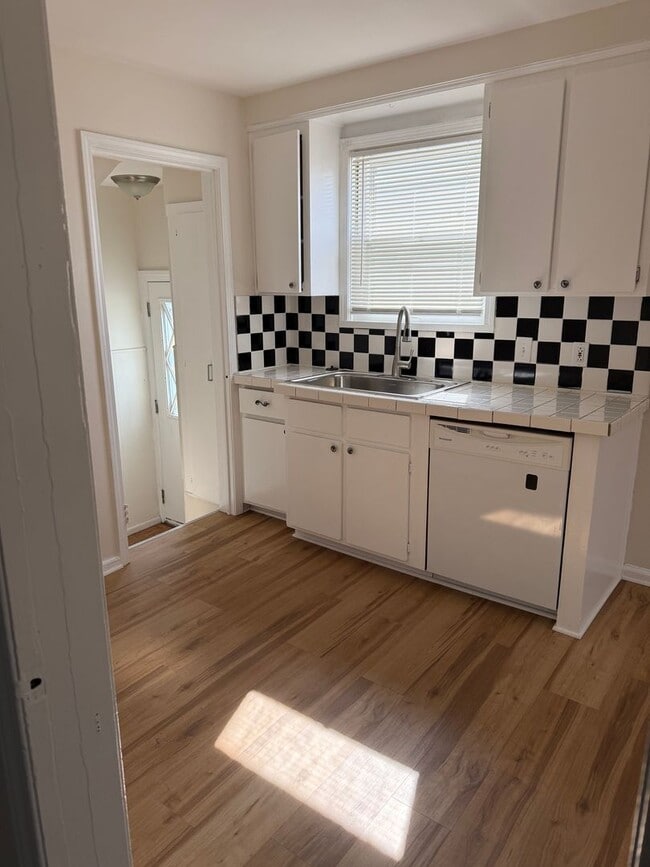 Building Photo - Awesome Property for an Awesome Price