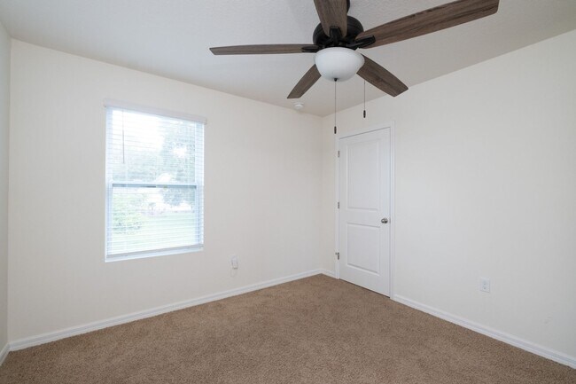 Building Photo - Spacious 5BR House in Gainesville