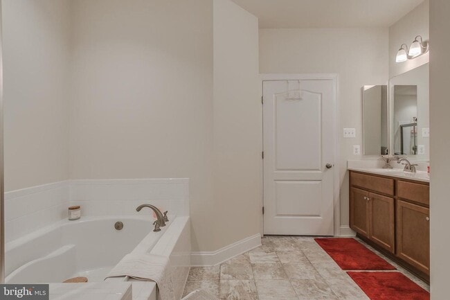 Building Photo - 20248 Huntington Ct