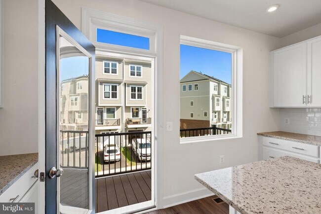 Building Photo - 596 Watermans Dr