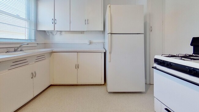 Building Photo - 33 E Chalmers St