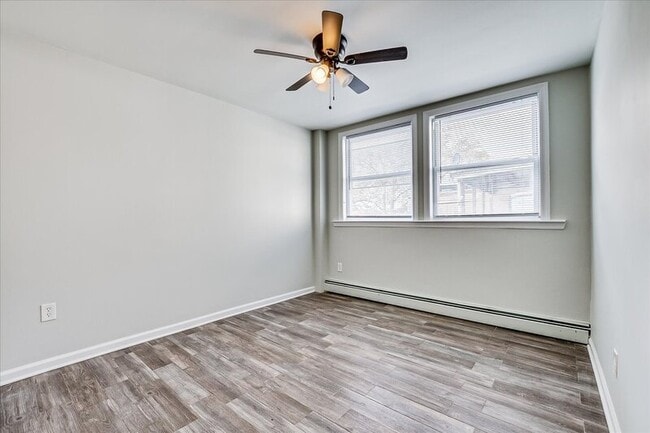 Building Photo - 217 Smith St