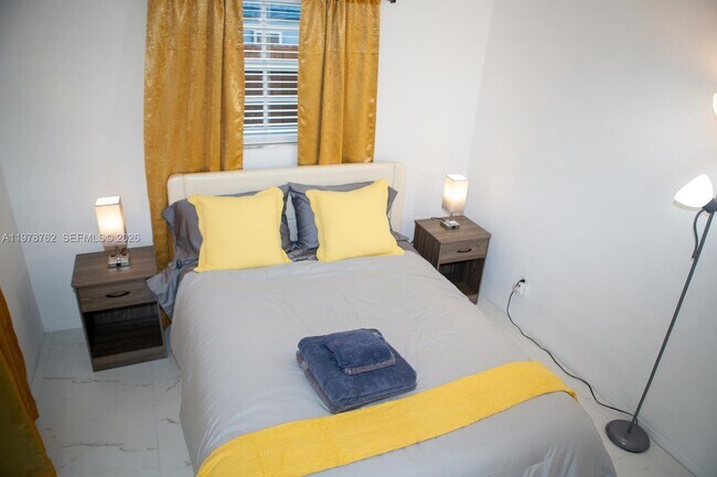 Building Photo - 200 SW 11th St