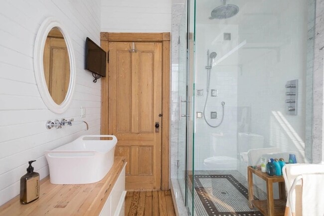 Building Photo - 1901 Palisade Ave