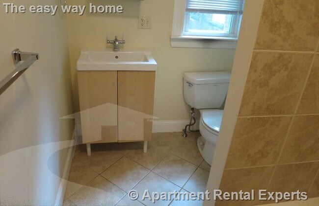 Building Photo - 6 Giles Park