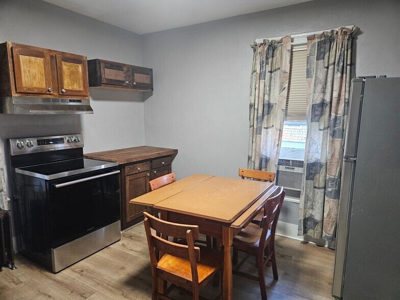 Building Photo - 228 Hardy Ave